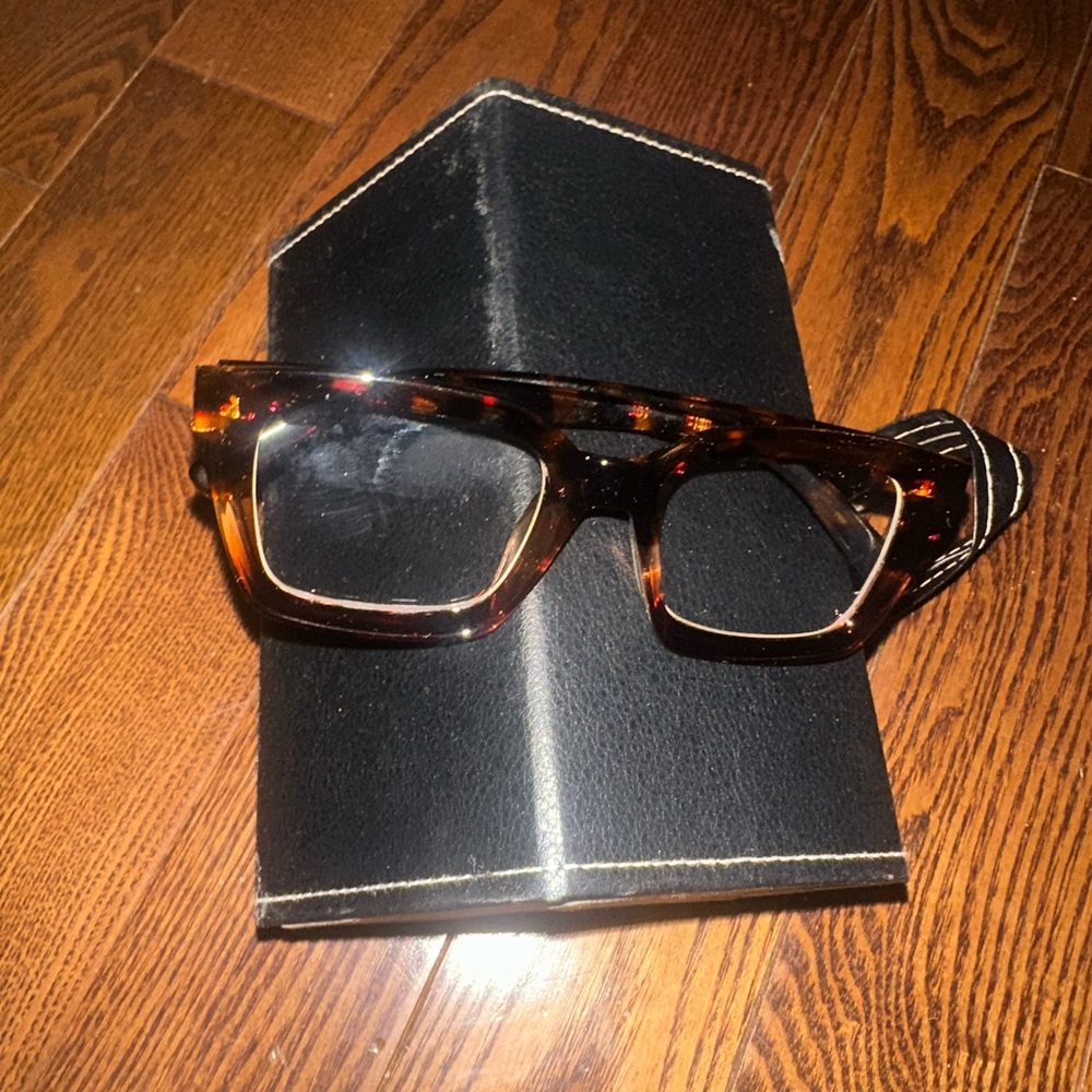 Tortoise Shell Glasses - Picture 2 of 3